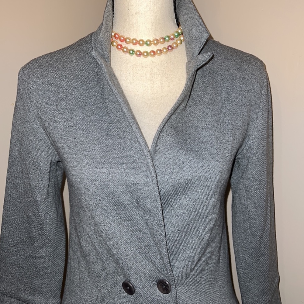 Like new beautiful light Gray blazer. - Picture 4 of 11